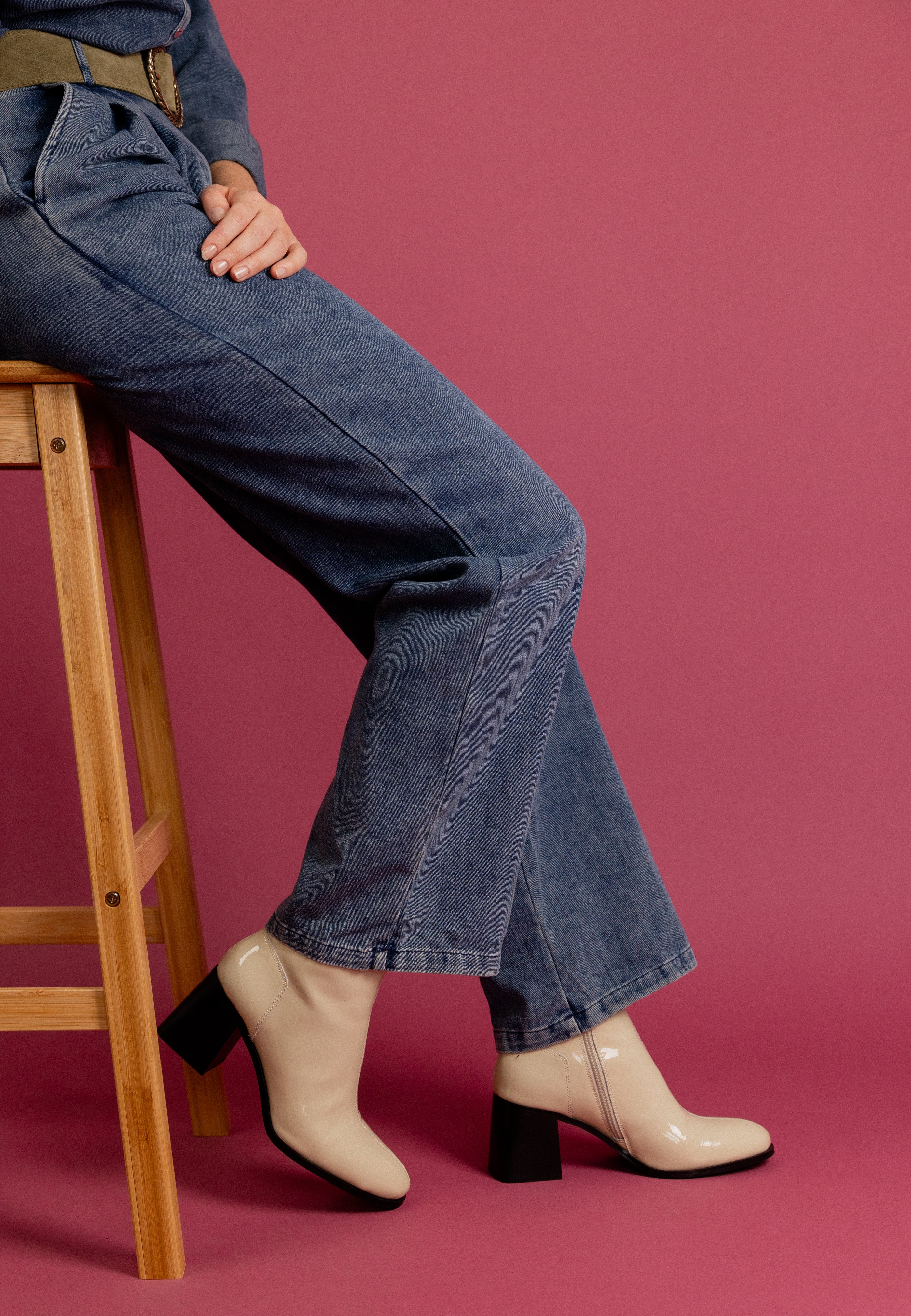 VICTORIA ANKLE BOOTS - ecru