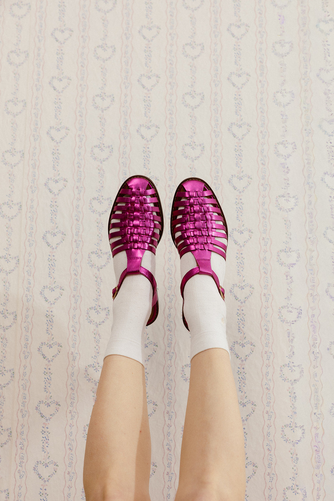 JIPAS - Sandales Plates à Brides Croisées en Cuir Rose