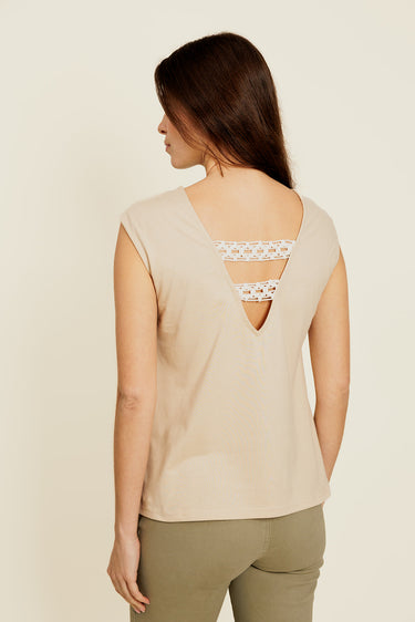 HÉLIOR - T-Shirt Col V Beige Bande dentelle au dos