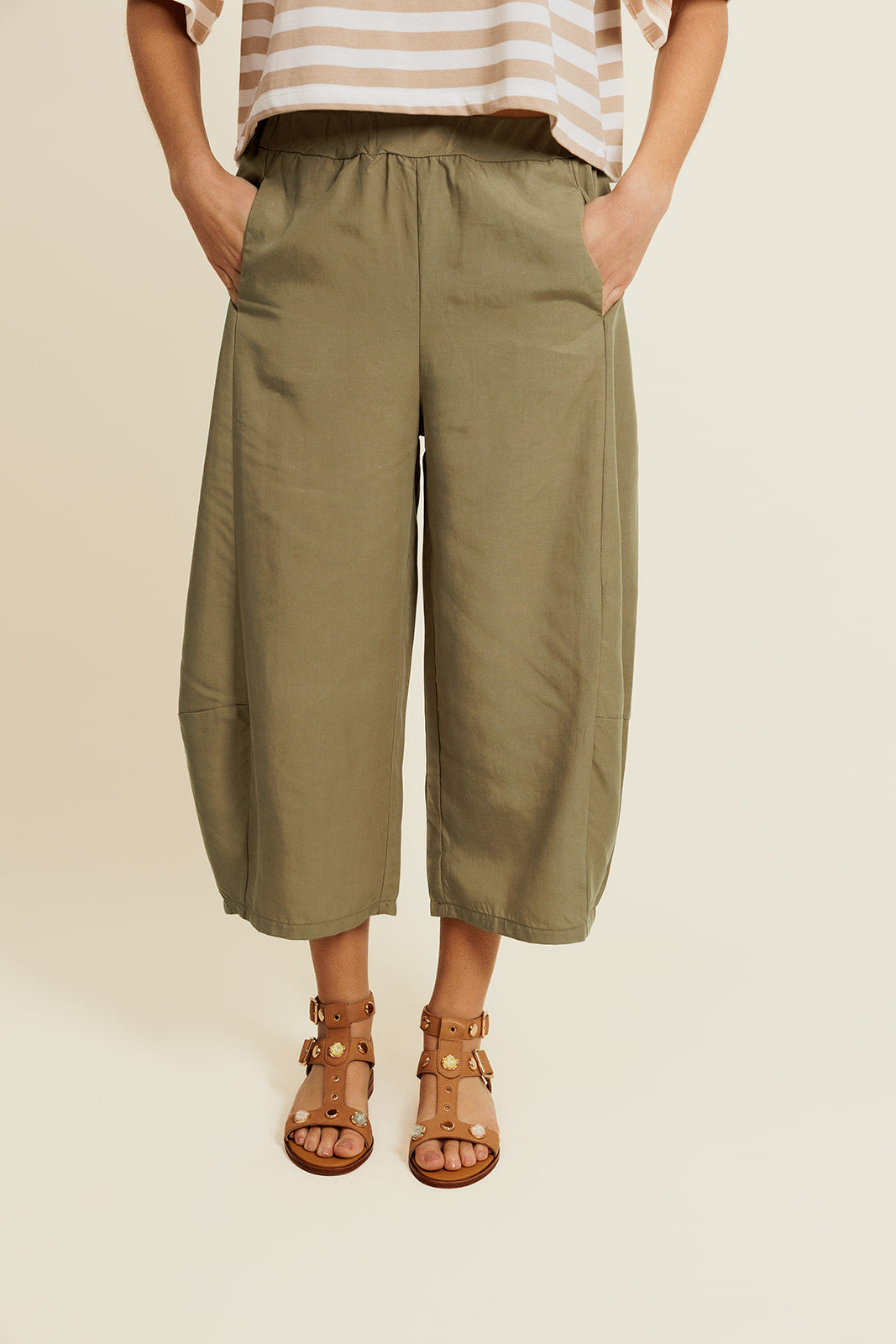 MÉLIONE - Pantalon Kaki Court 8/10