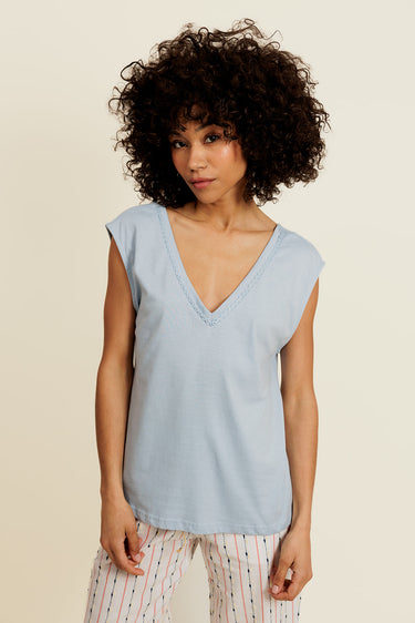 HÉLIOR - T-Shirt Col V Bleu Bande dentelle au dos