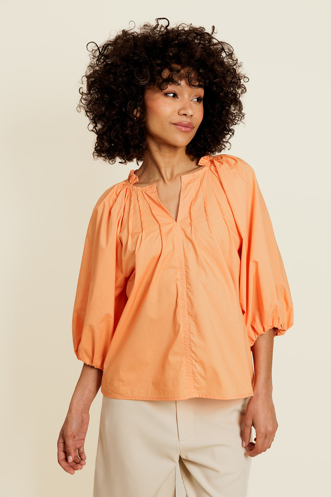 IRÉNOR - Blouse Orange avec manche 2/3 Ballon et Froufrou