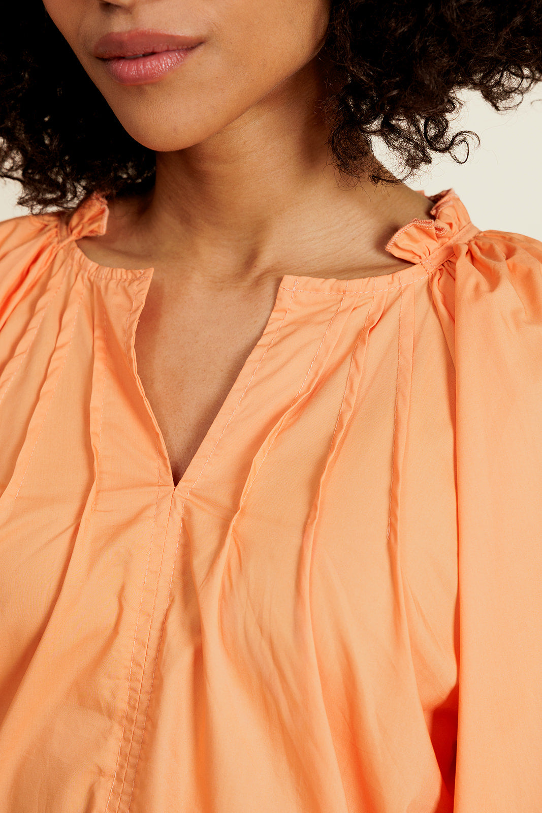 IRÉNOR - Blouse Orange avec manche 2/3 Ballon et Froufrou