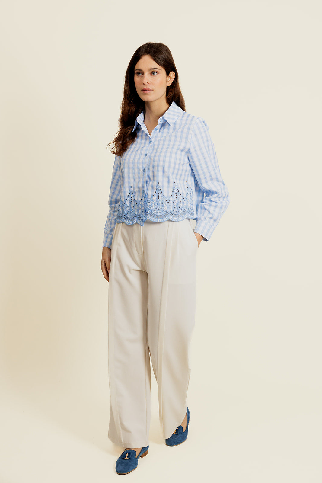 MAËLYS - Chemise à Carreaux Bleue Femme avec Broderies