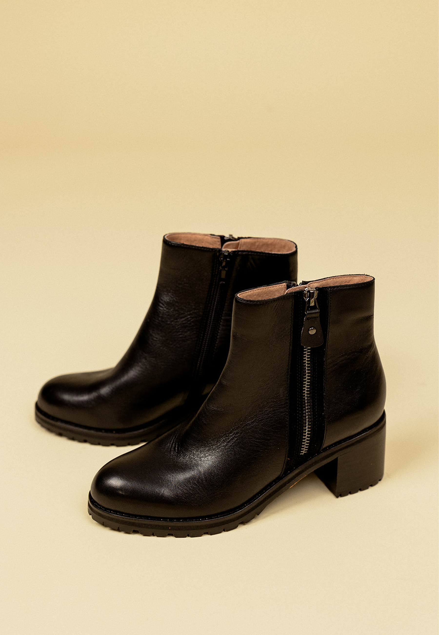 TESSE ANKLE BOOTS - Black
