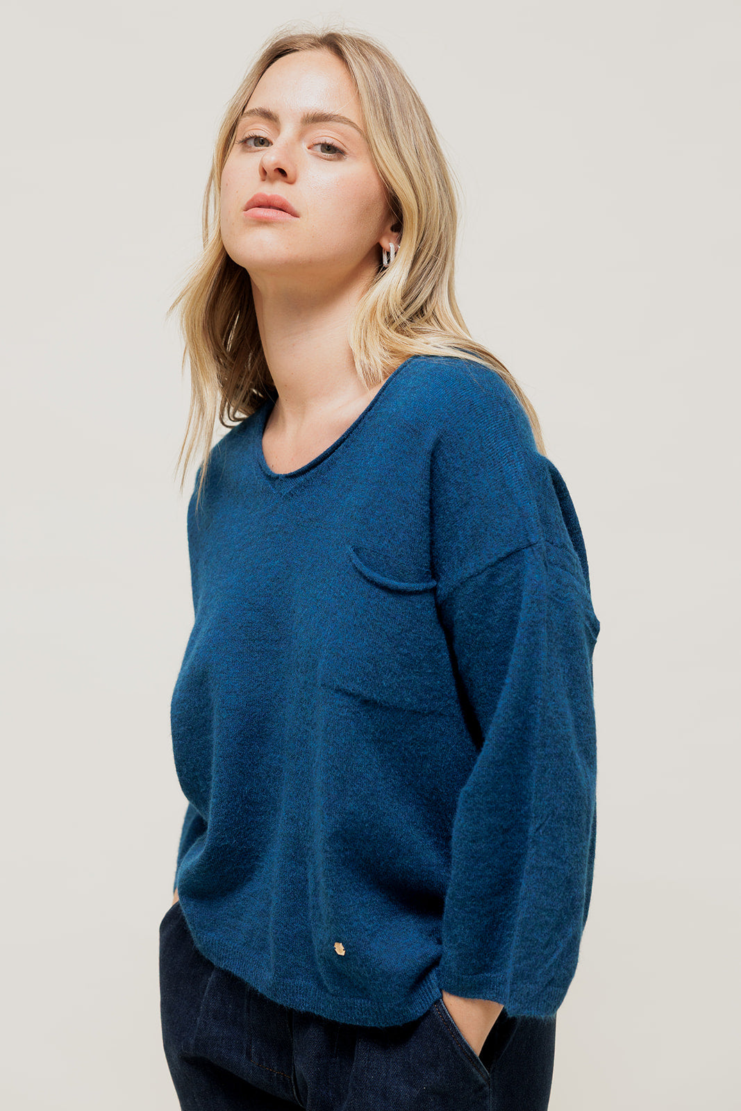 BERINA - Pull Col V à Manches 3/4 et Poche Poitrine Bleu