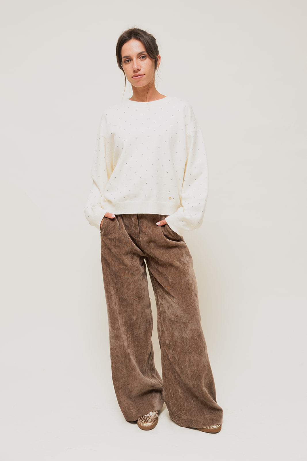 MAELYNE - Pull Col Rond Large avec Strass Écru