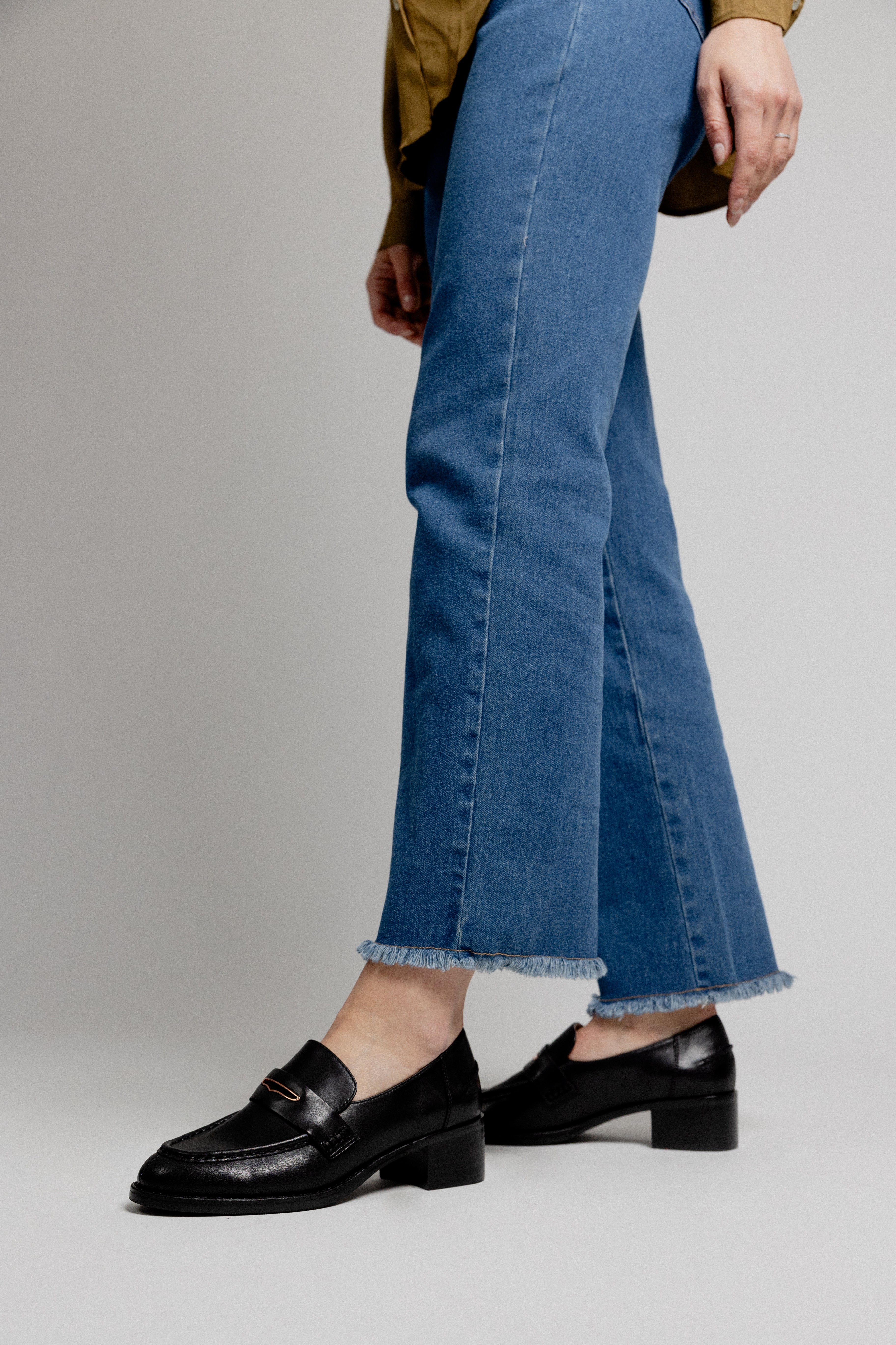 LILAC - BLACK MOCCASINS