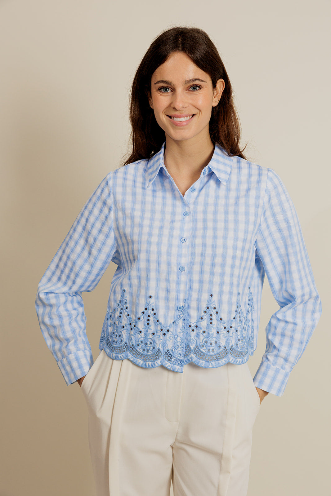 MAËLYS - Chemise à Carreaux Bleue Femme avec Broderies