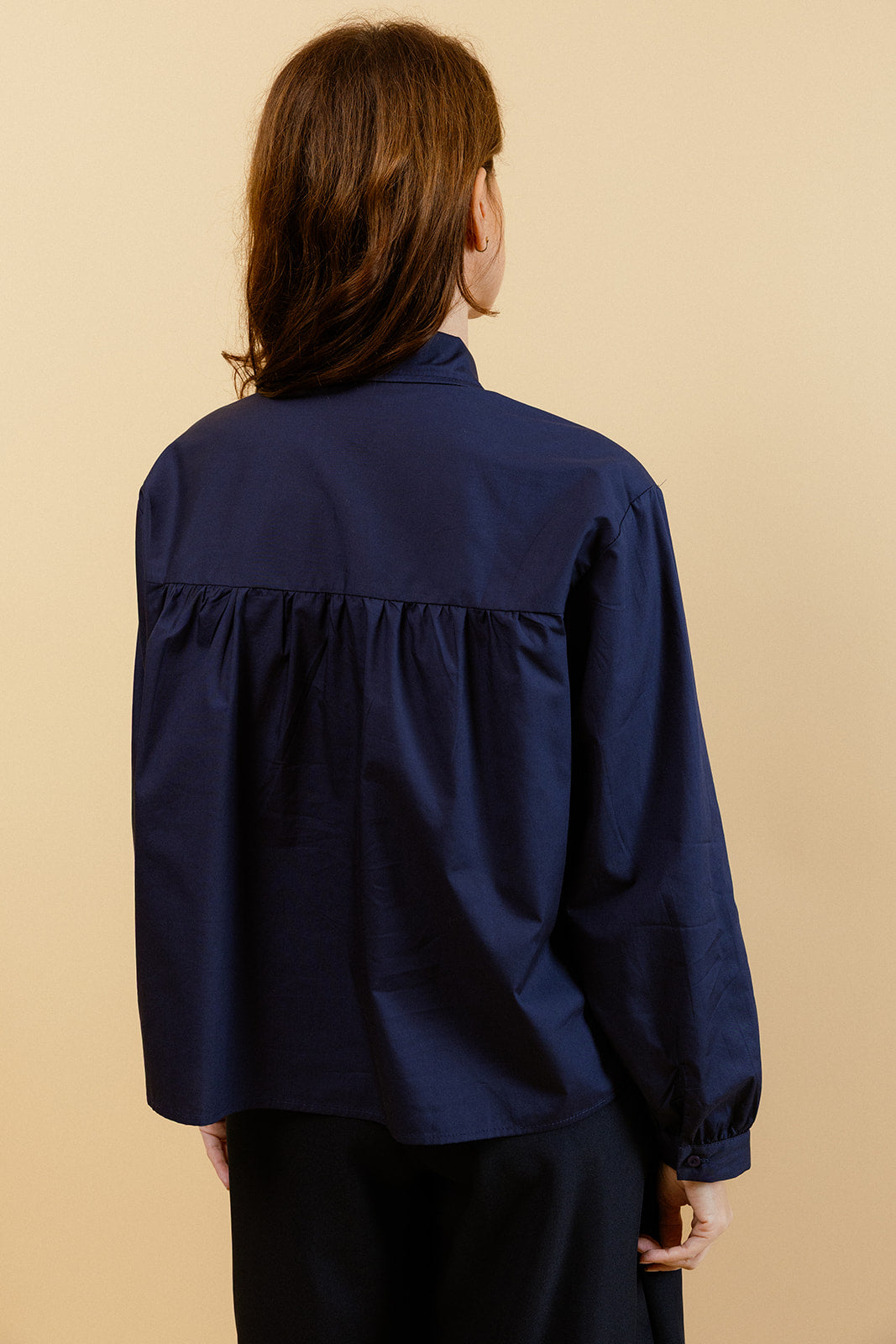 CARLOTA – Chemise Unie Marine avec Col Français