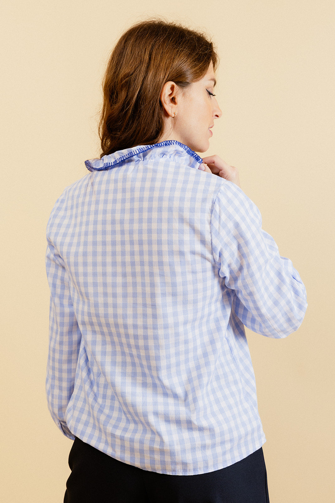 ISOBEL – Chemise Motif Vichy Bleue avec Broderies