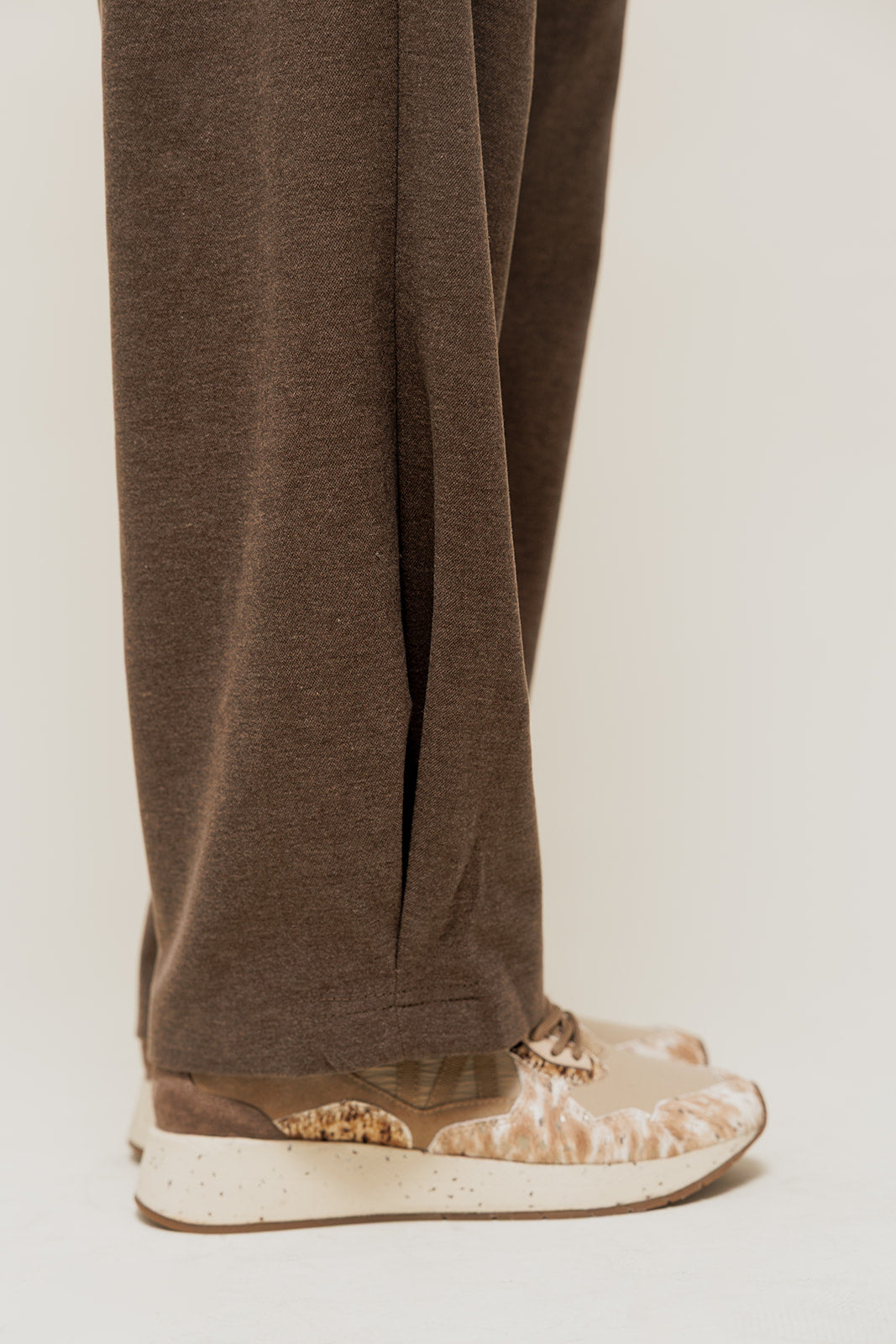 SELORIAH - Pantalon Coupe Large en Maille Sweat Marron