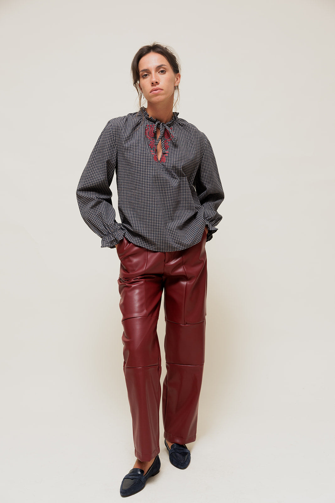 ORLINA - Blouse à Carreaux avec Broderie au Col Marine