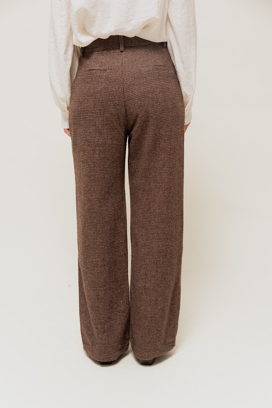 AMORIAH - Pantalon Coupe Large en Chevron Marron à Pinces