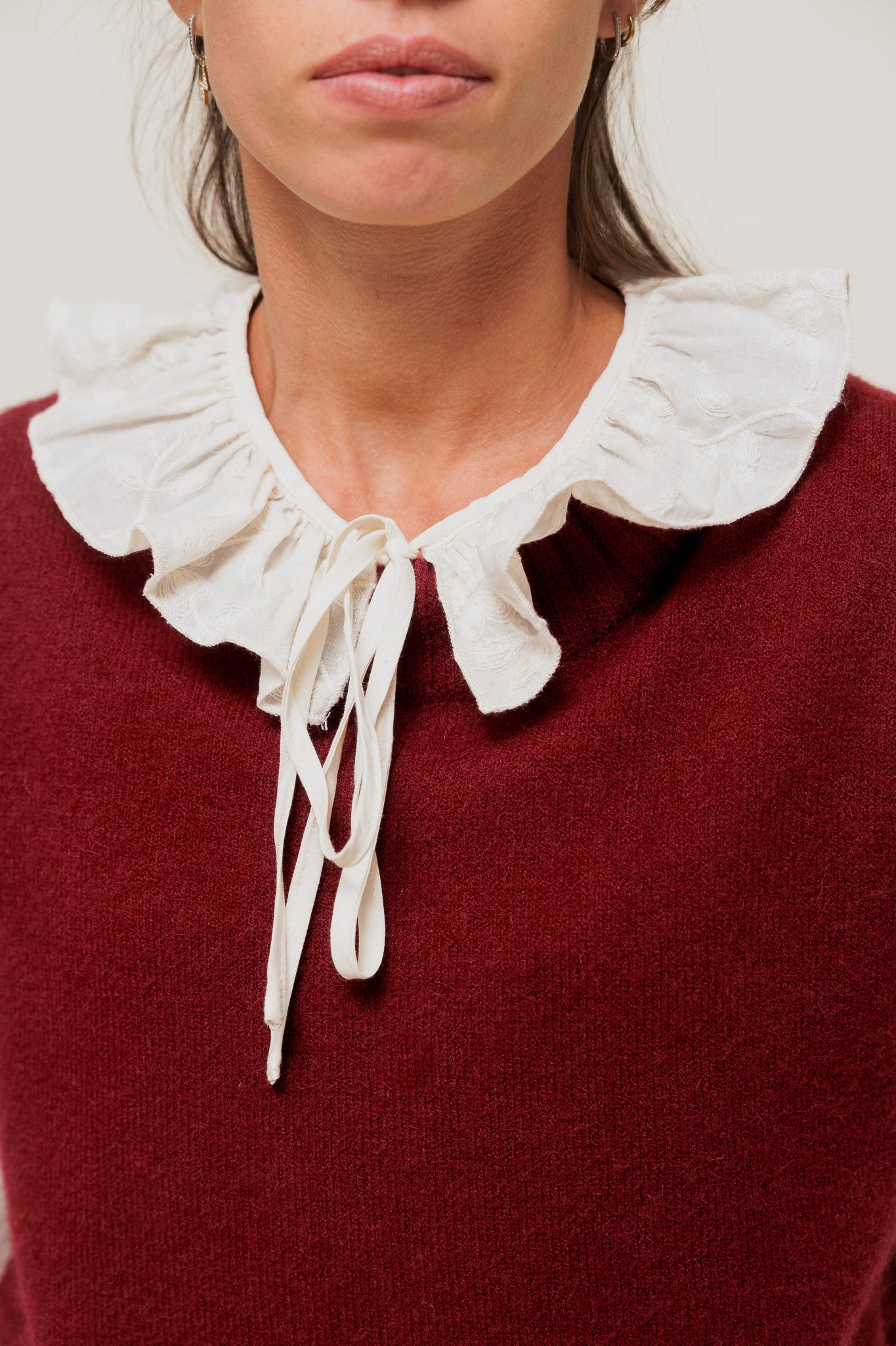 LORENCIA - Chemise Écrue Brodée à Col Volanté