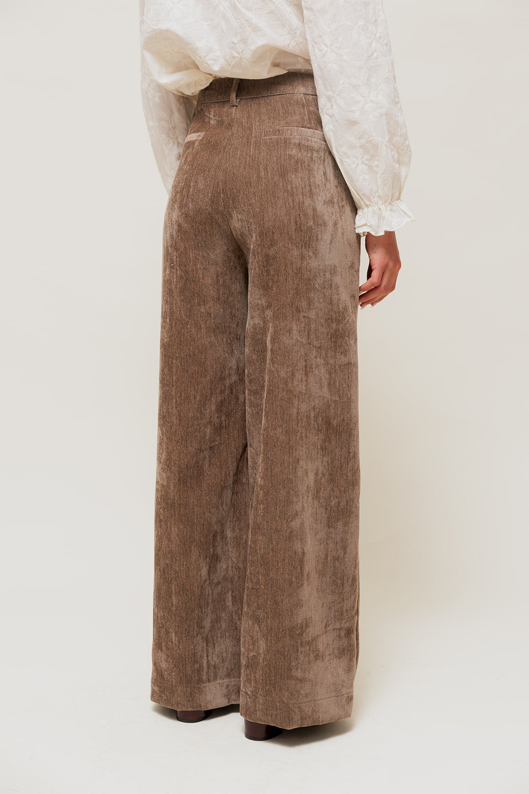 LYSORA - Pantalon Large effet Velours Taupe