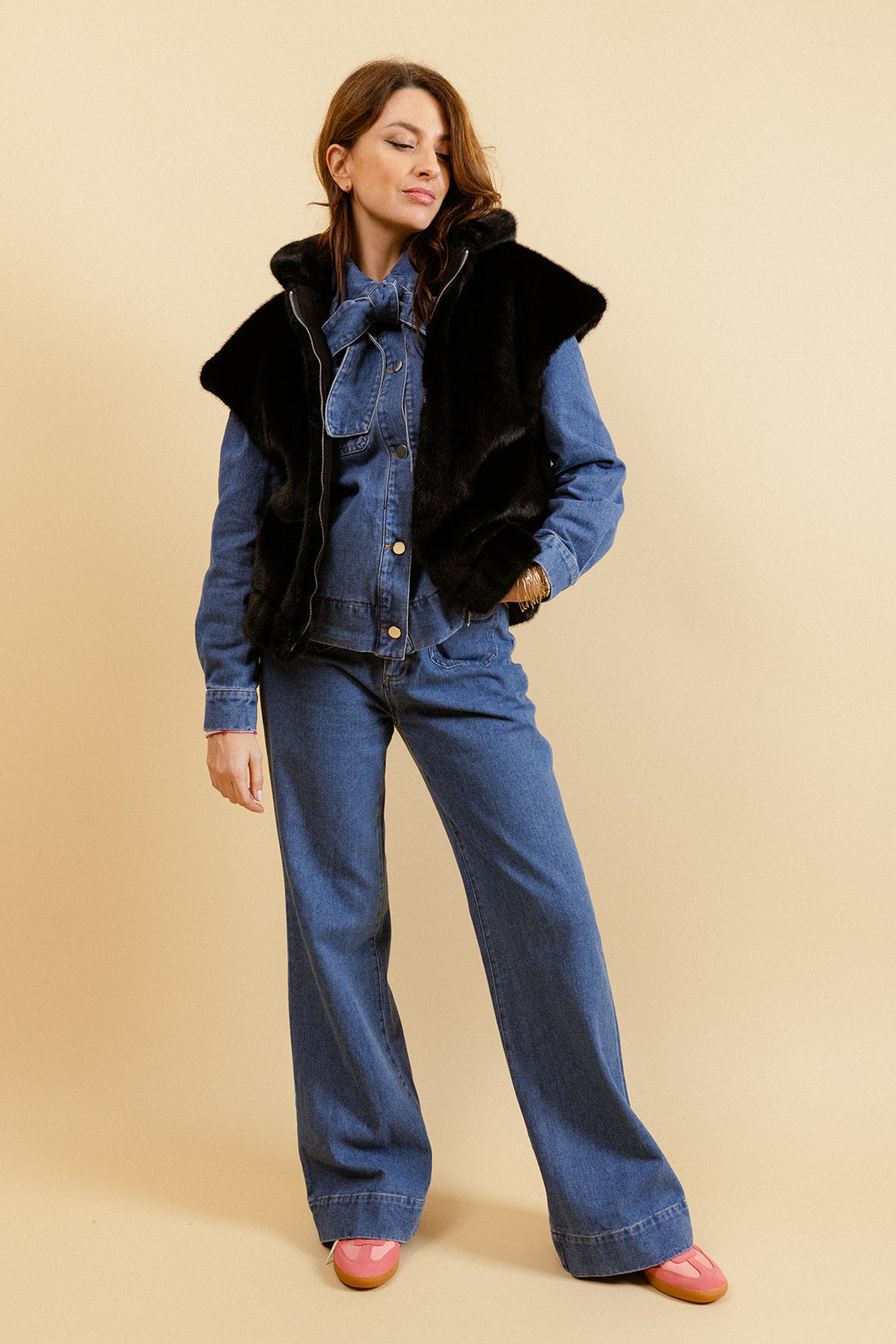 GABRIEL SLEEVELESS COAT - BLACK