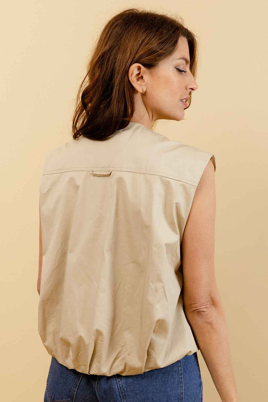 VÉRA - Veste Courte Beige Unie Sans Manches