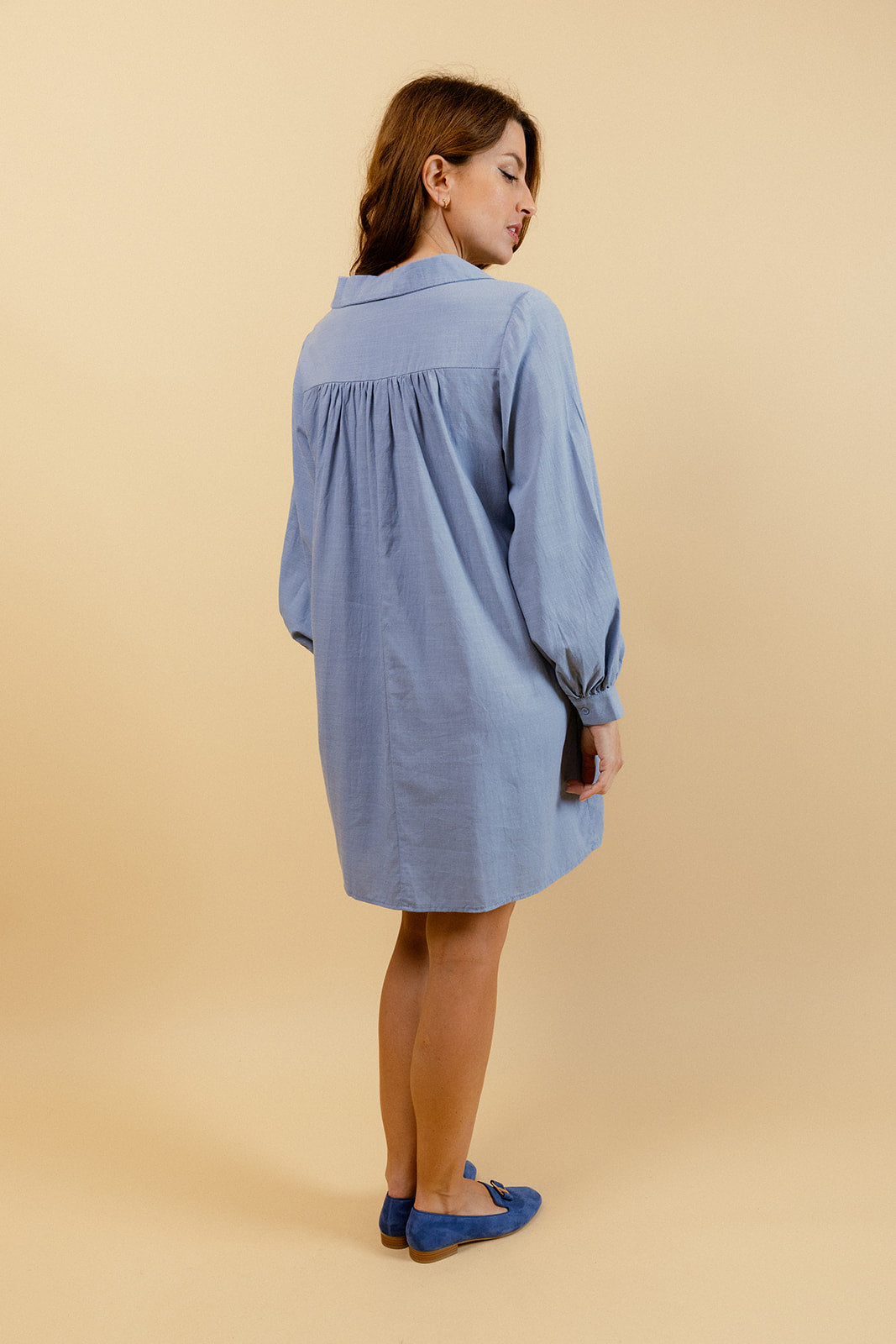 ALIZÉE - Robe courte bleue unie à volants