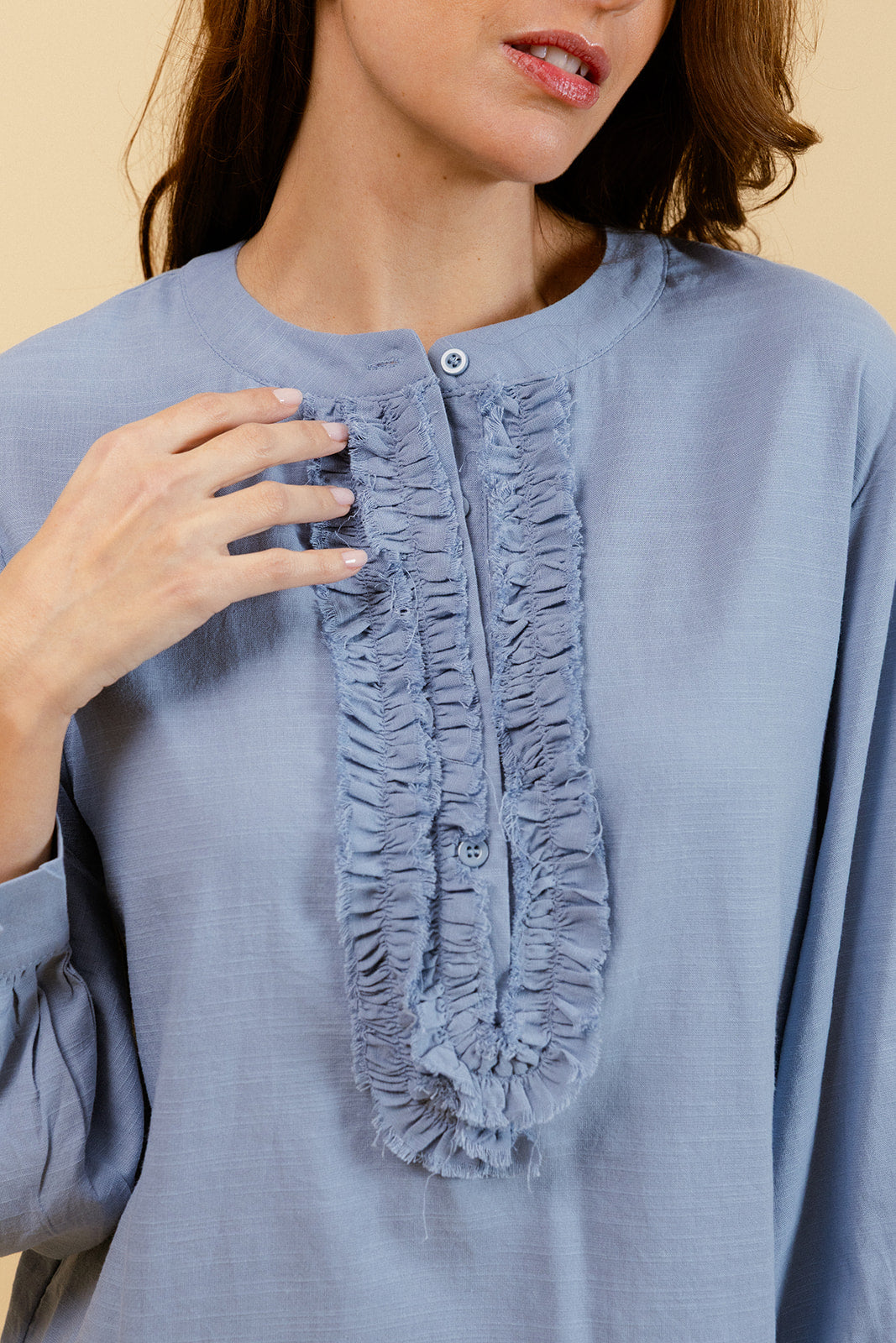 ISOLA - Chemise Unie Bleue Femme à Détails Froufrous