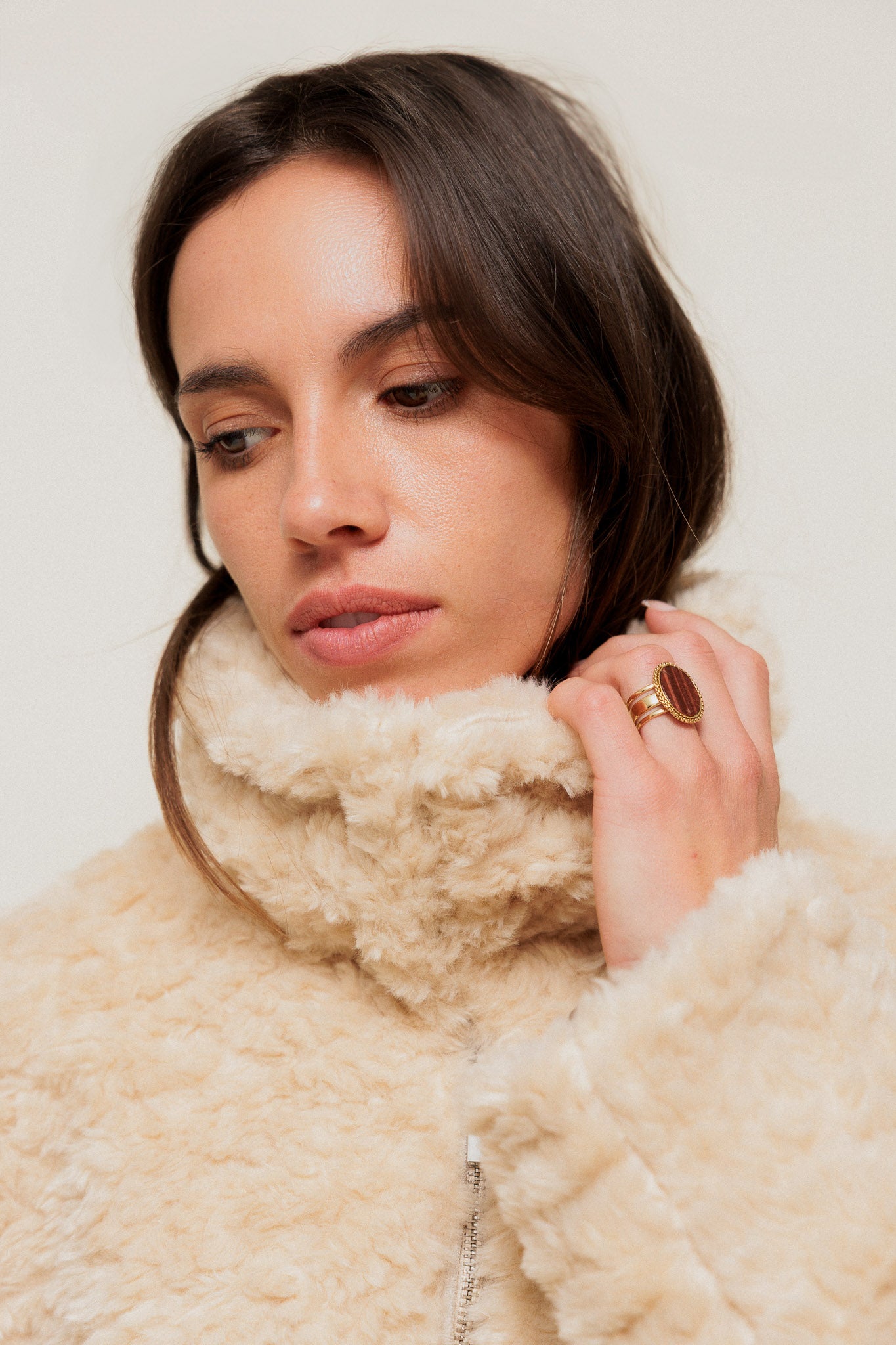FÉLISSE - Manteau Court en Maille Bouclette Beige