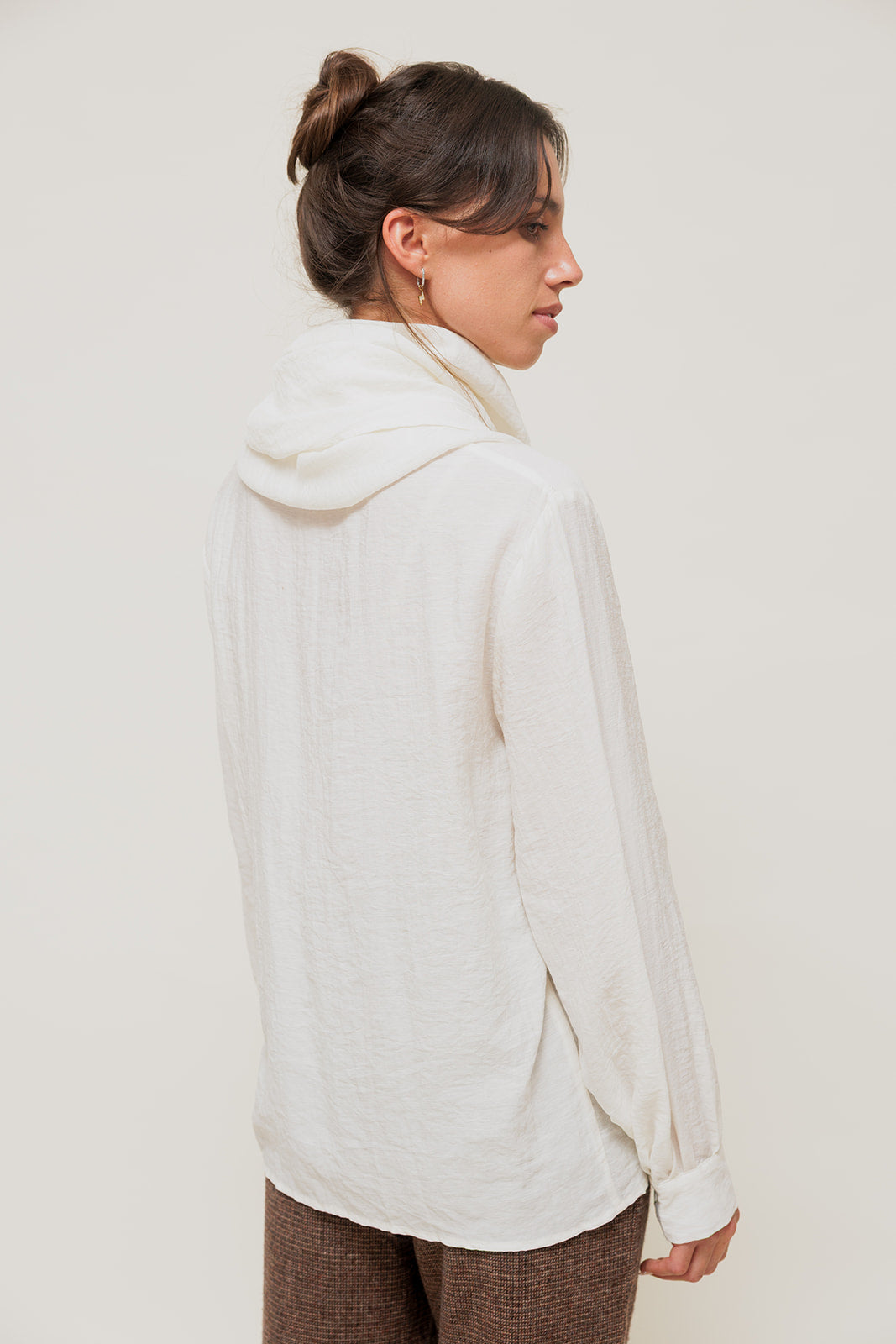 RARYNA - Chemise Fluide à Col Foulard Amovible Écru