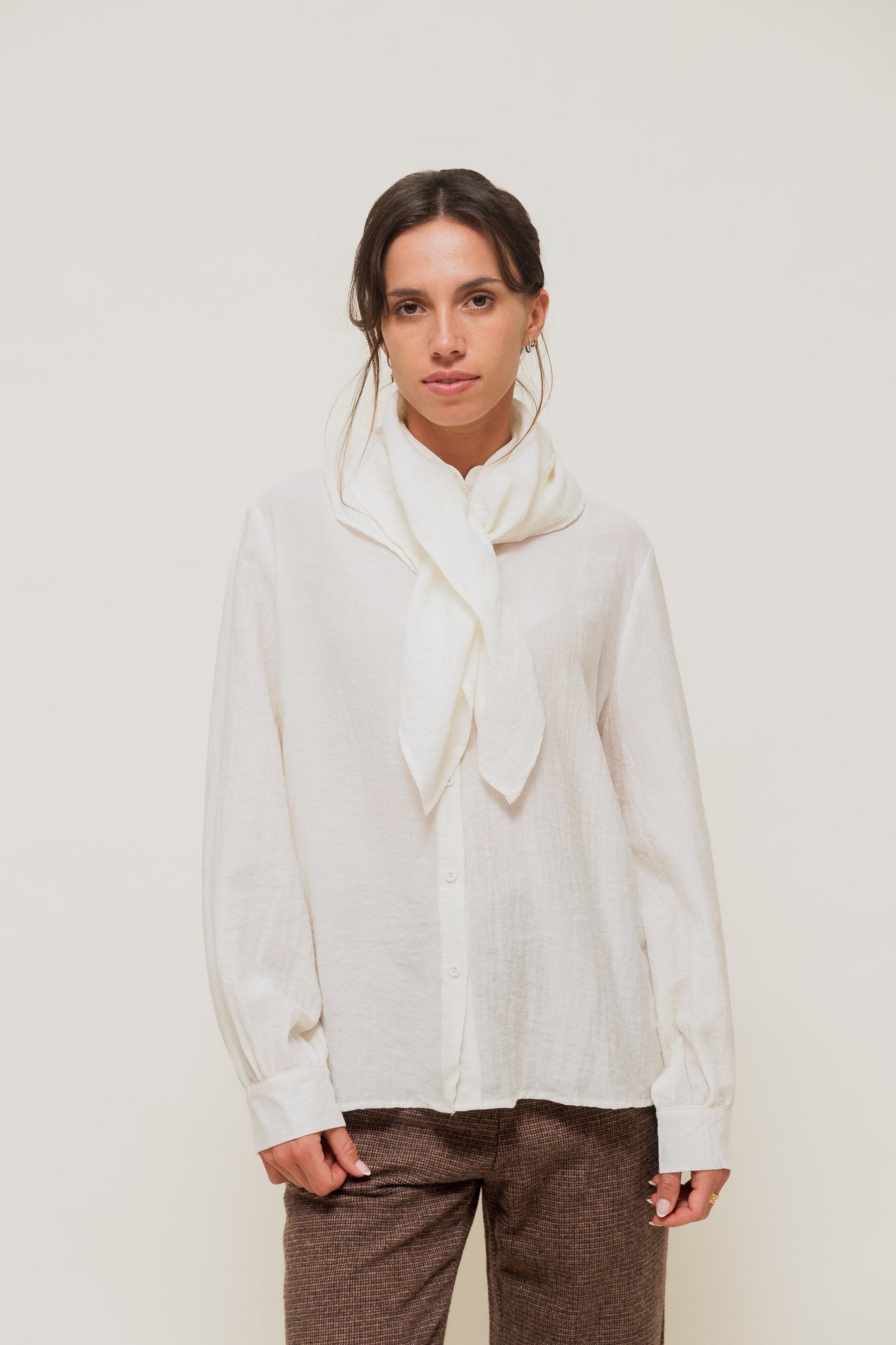 RARYNA - Chemise Fluide à Col Foulard Amovible Écru