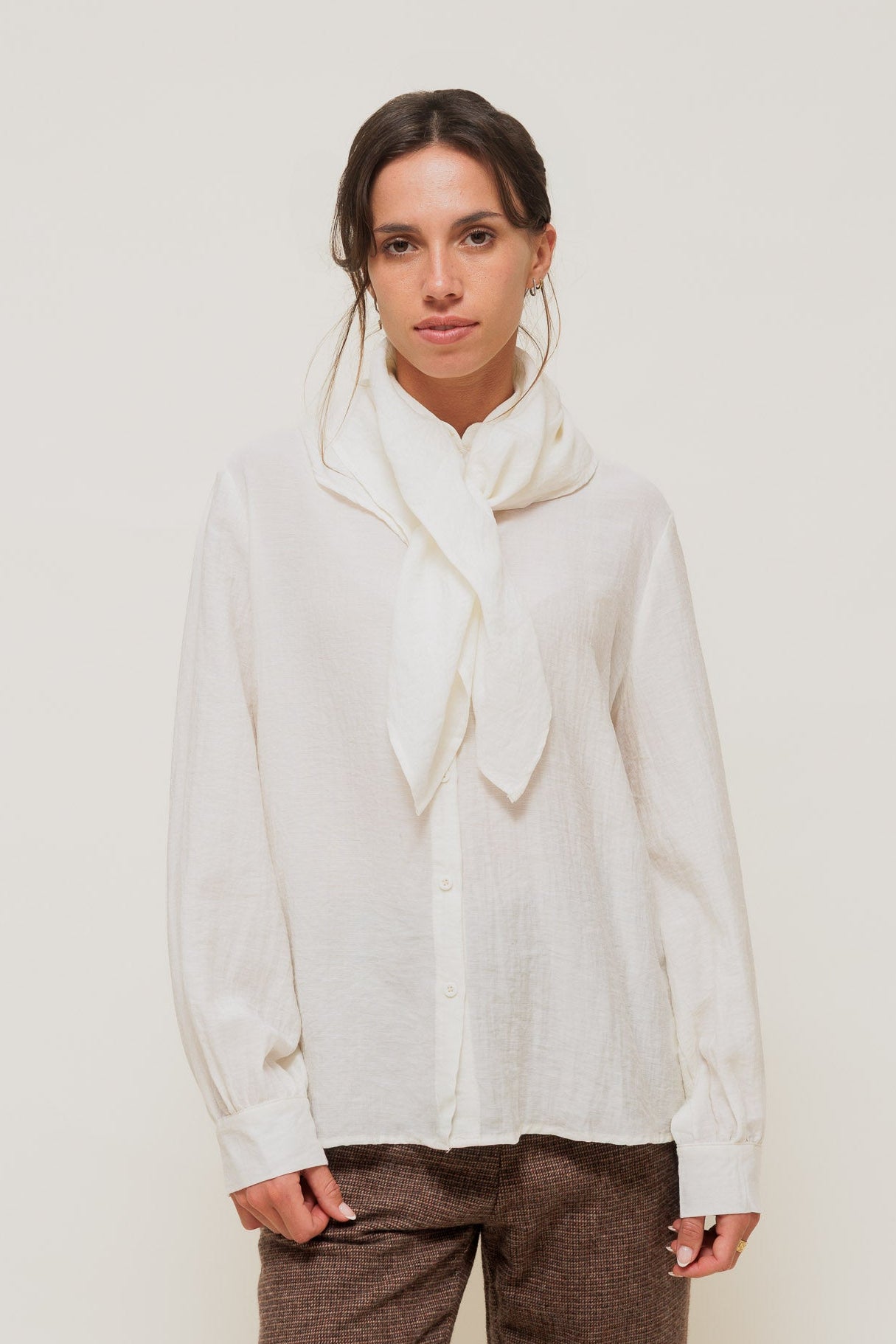 RARYNA - Chemise Fluide à Col Foulard Amovible Écru