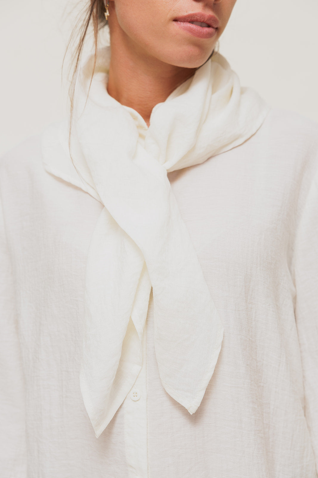 RARYNA - Chemise Fluide à Col Foulard Amovible Écru