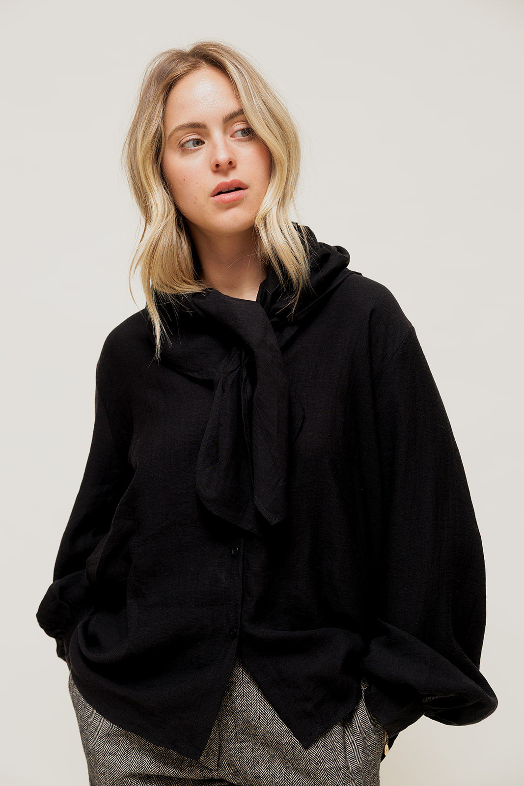RARYNA - Chemise Fluide à Col Foulard Amovible Noir