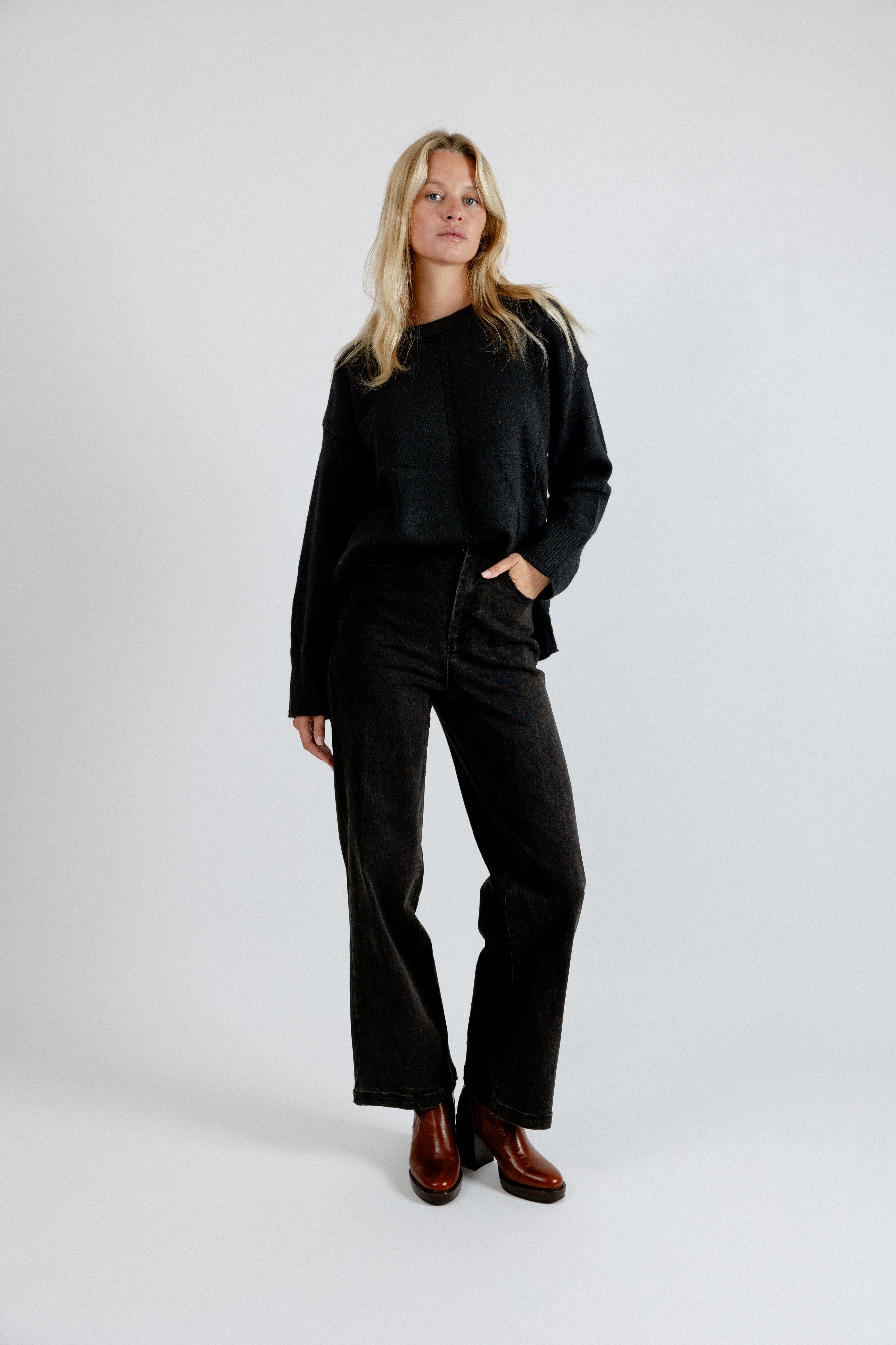 ZOÉ SWEATER WITH NECK WARMER - BLACK