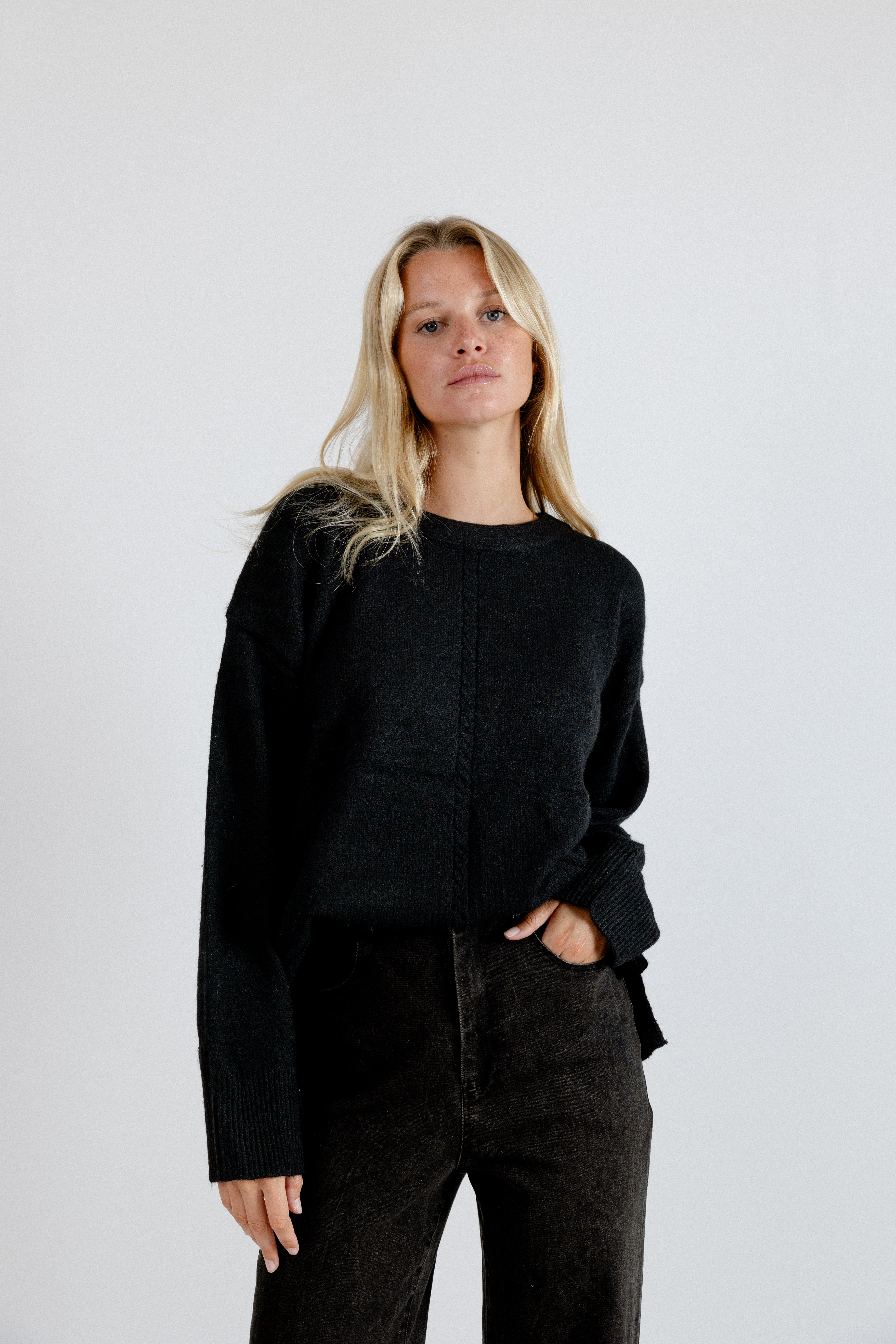 ZOÉ SWEATER WITH NECK WARMER - BLACK