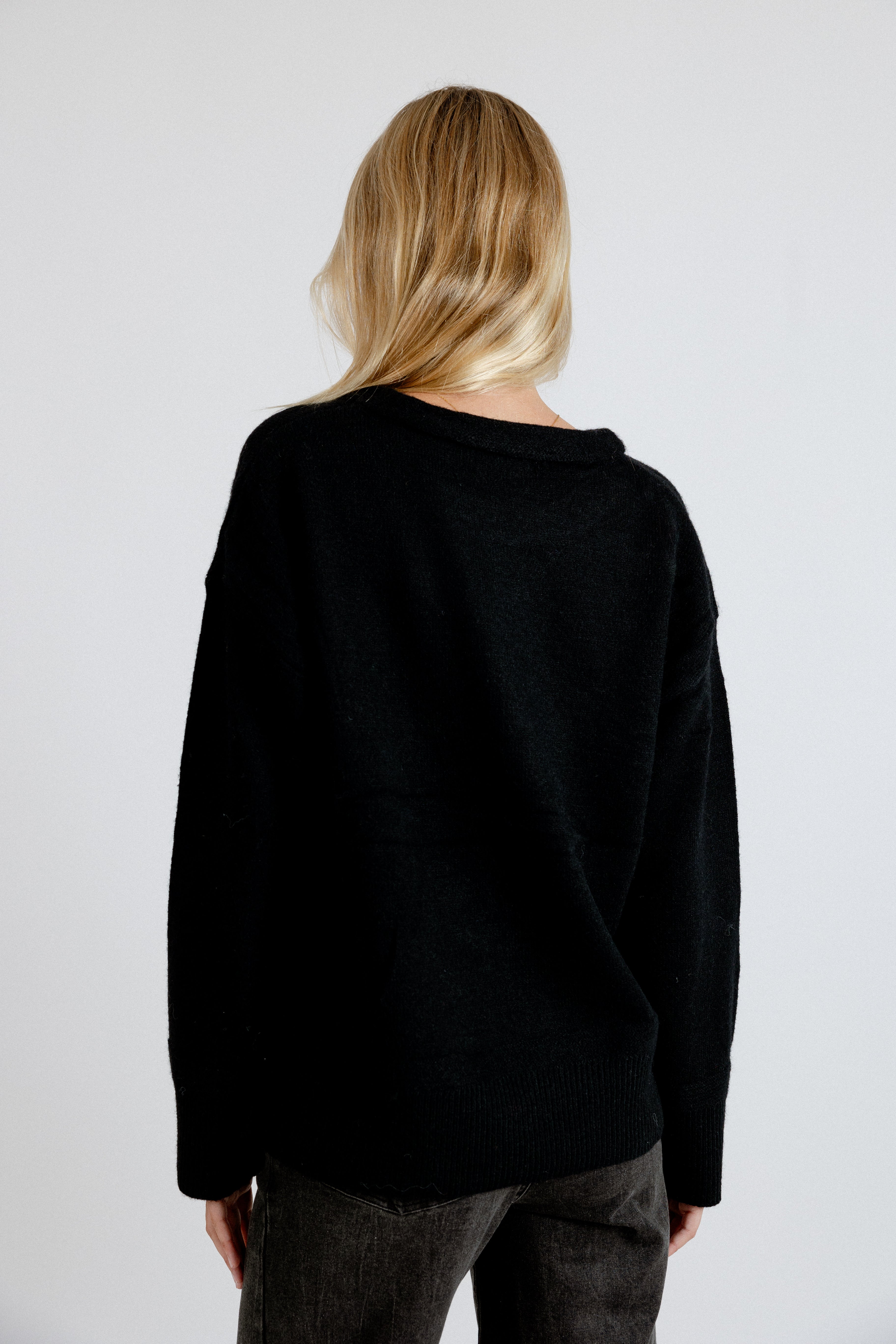 ZOÉ SWEATER WITH NECK WARMER - BLACK
