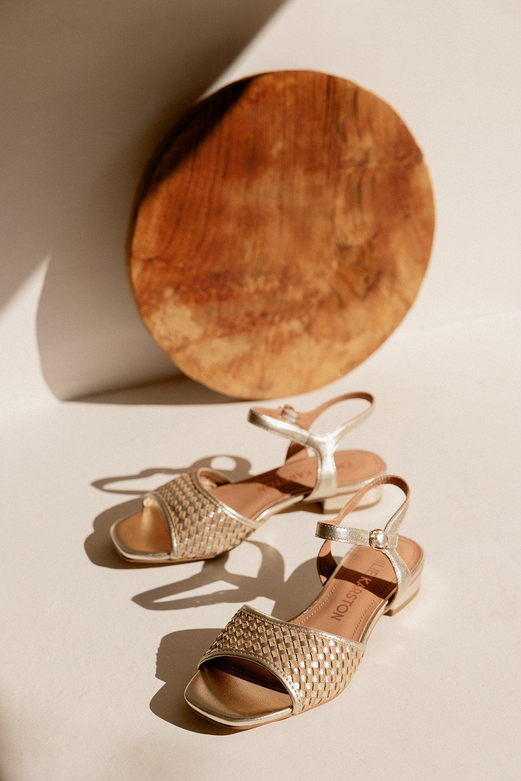 SANDALES KUMI - Platine