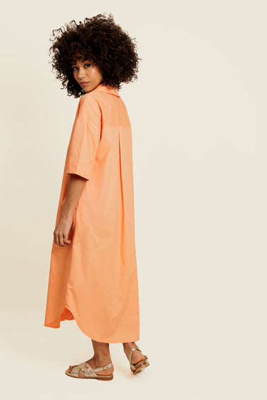 SOLÉRIE - Robe Chemise Orange oversize avec Bouton Bijoux