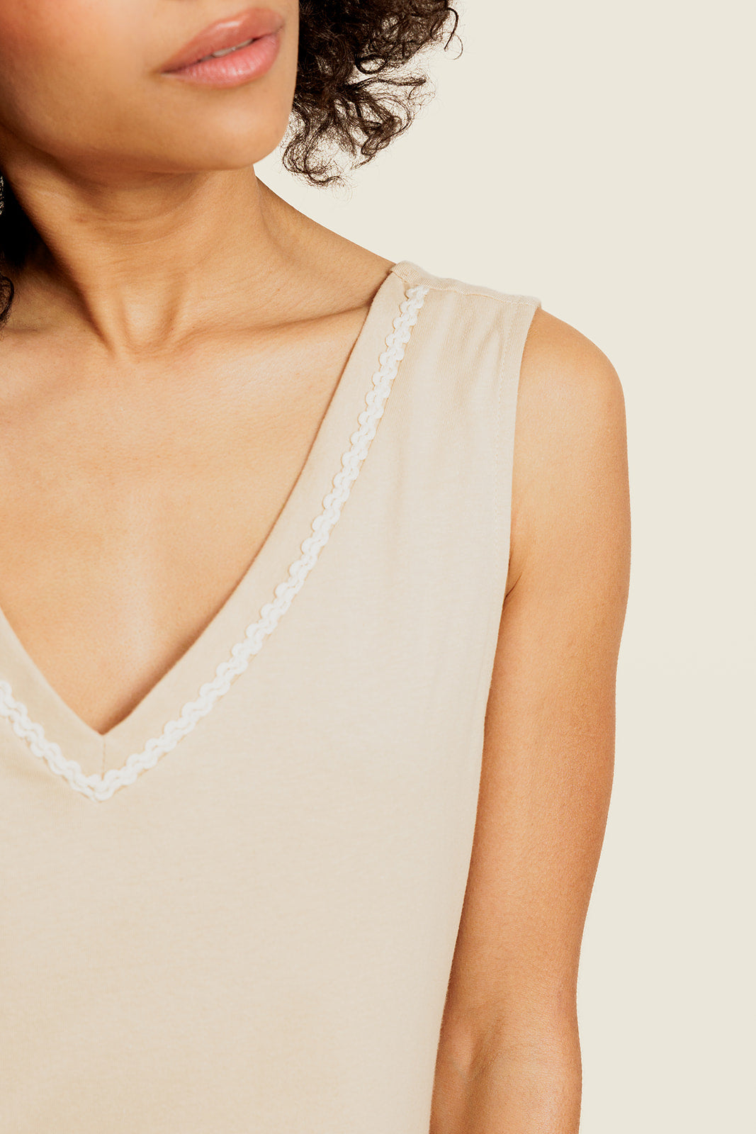 LÉONISSE - Robe Longue Beige à Dos Nu Dentelle