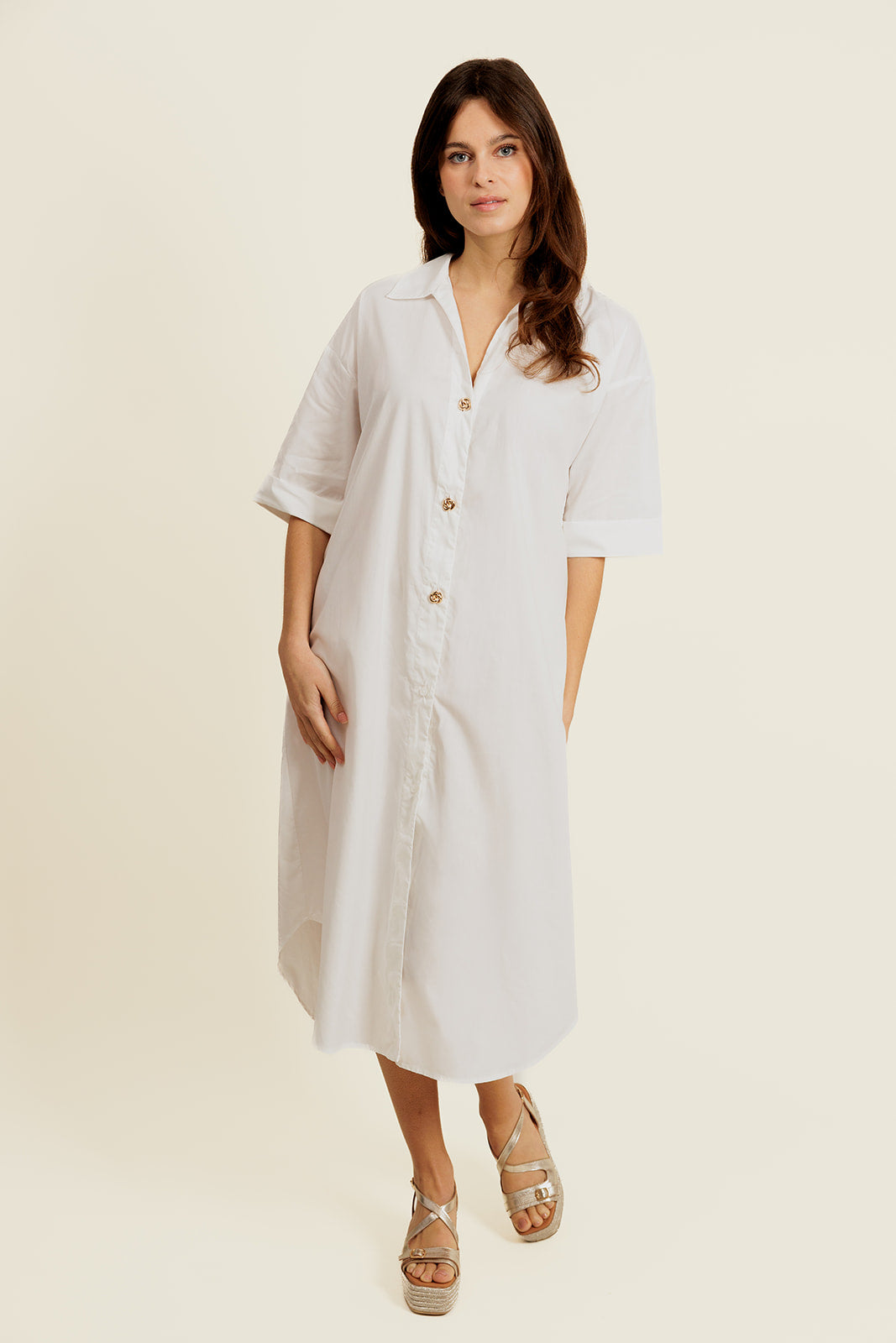 SOLÉRIE - Robe Chemise Blanc oversize avec Bouton Bijoux