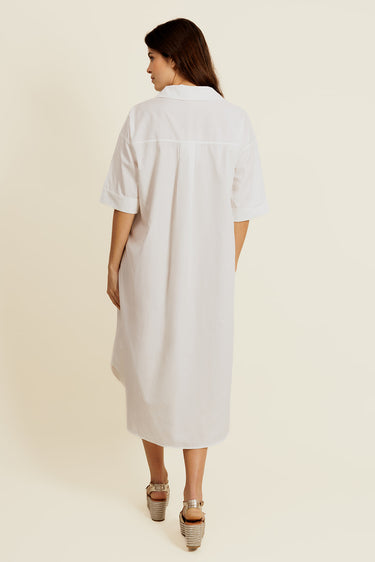 SOLÉRIE - Robe Chemise Blanc oversize avec Bouton Bijoux