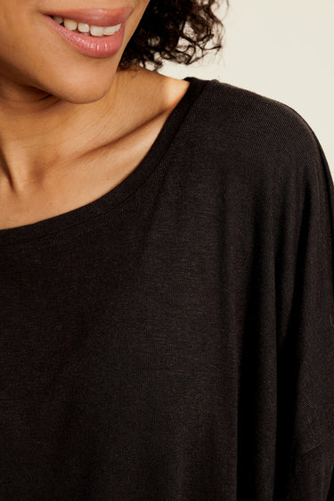 HÉRINE - T-Shirt Noir Oversize