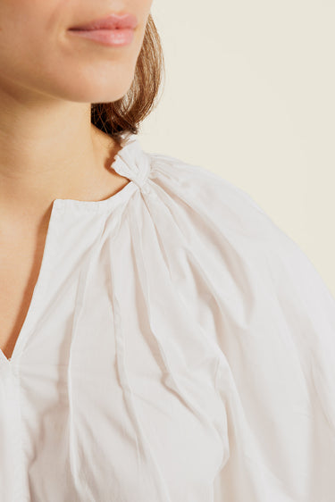 IRÉNOR - Blouse Blanche avec manche 2/3  Ballon et Froufrou