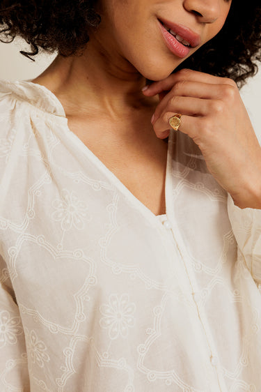 MADISON - Blouse Beige à Volants et Broderies