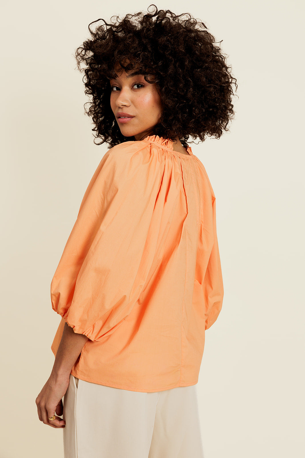 IRÉNOR - Blouse Orange avec manche 2/3  Ballon et Froufrou