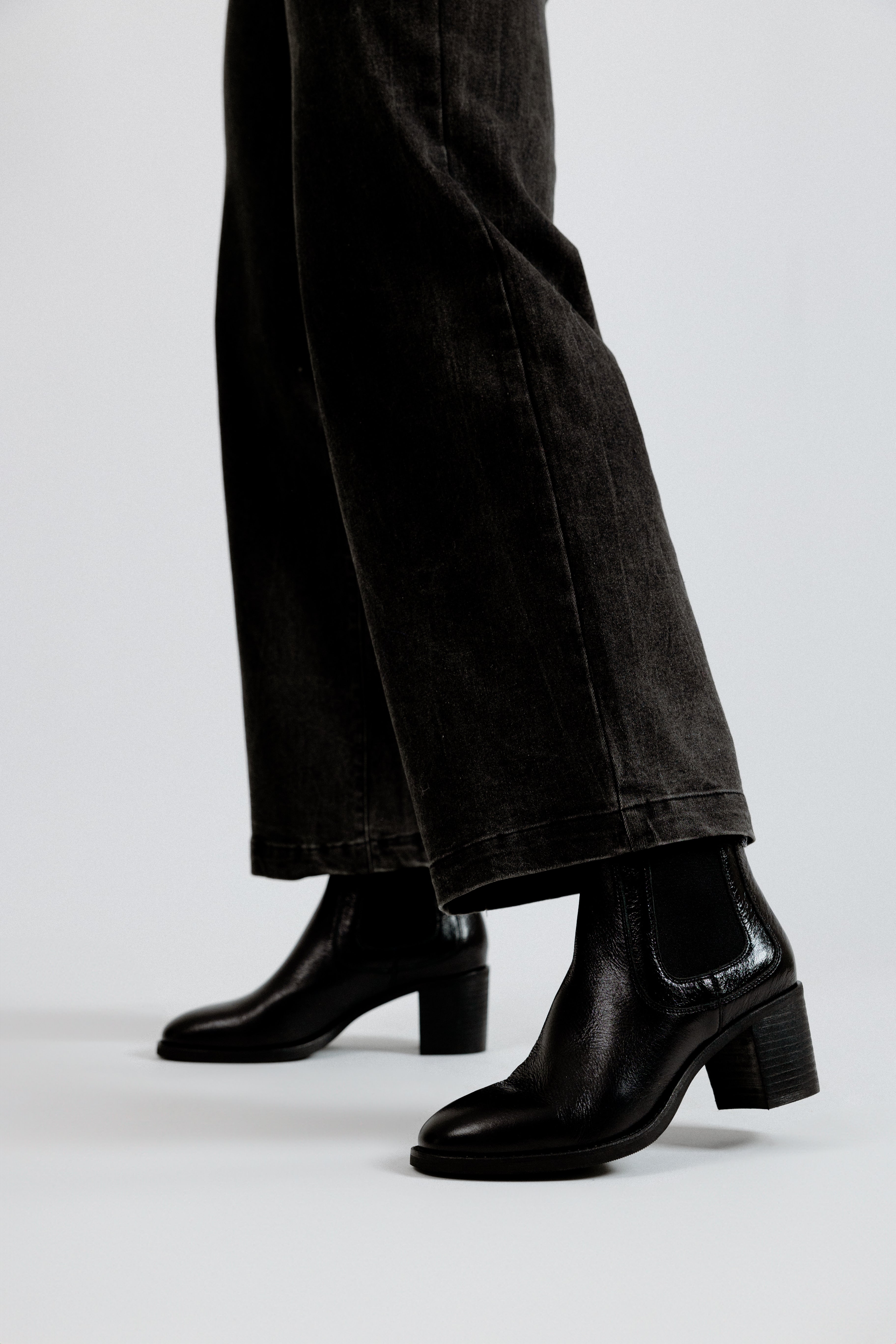 ACACIA ANKLE BOOTS - BLACK