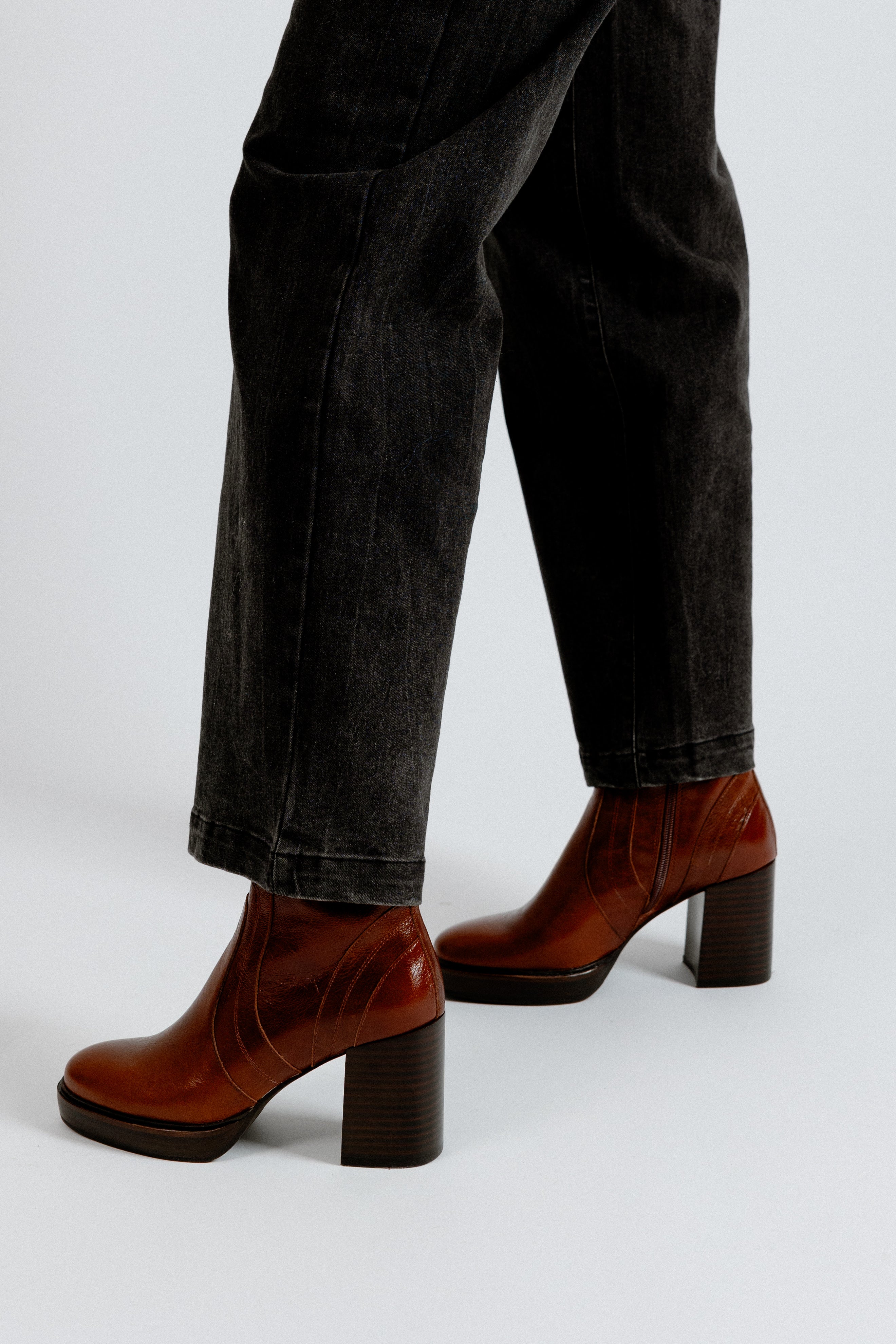 DAHLIA ANKLE BOOTS - COGNAC
