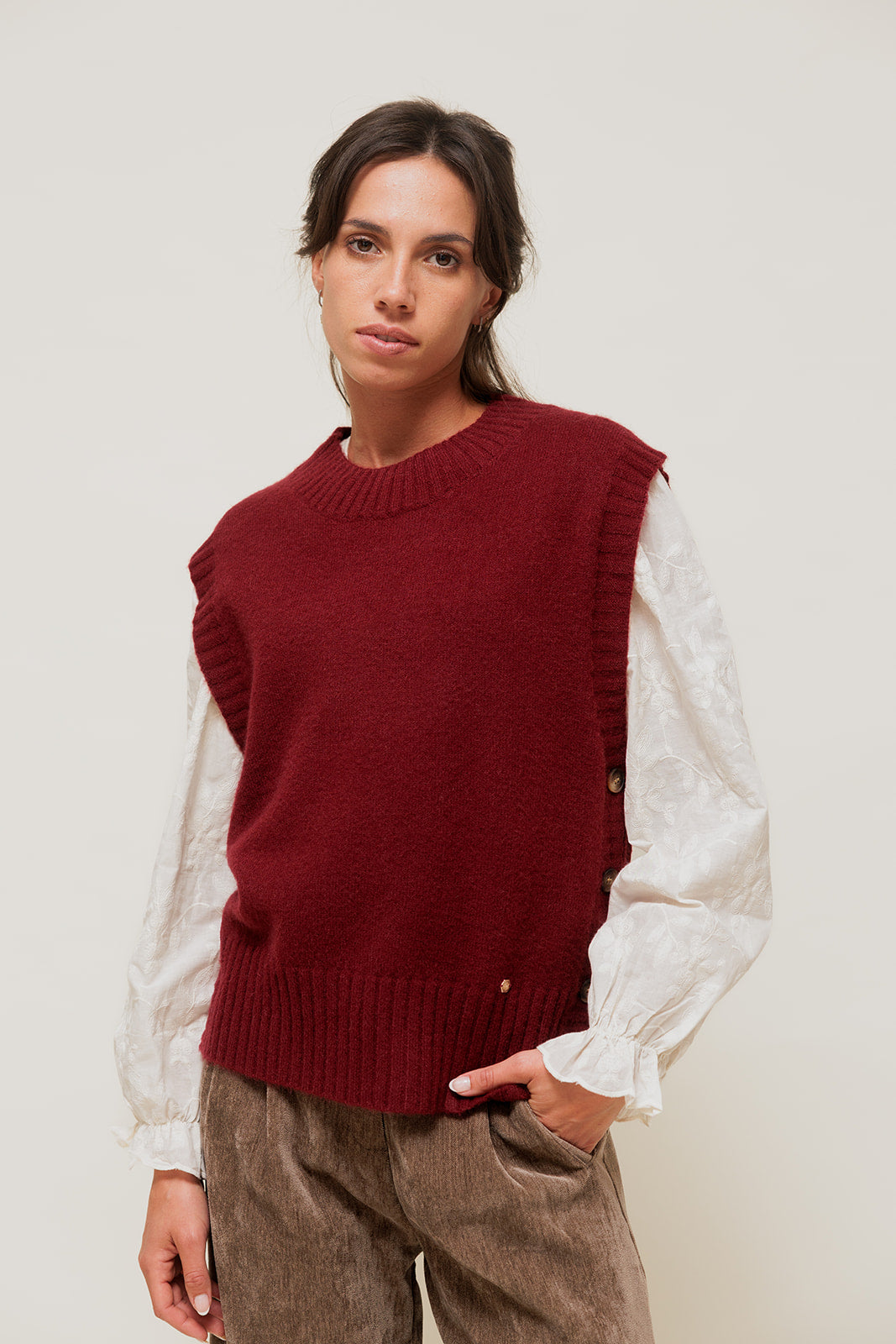 HELYNE - Pull Sans Manches à Boutons Latéraux Bordeaux