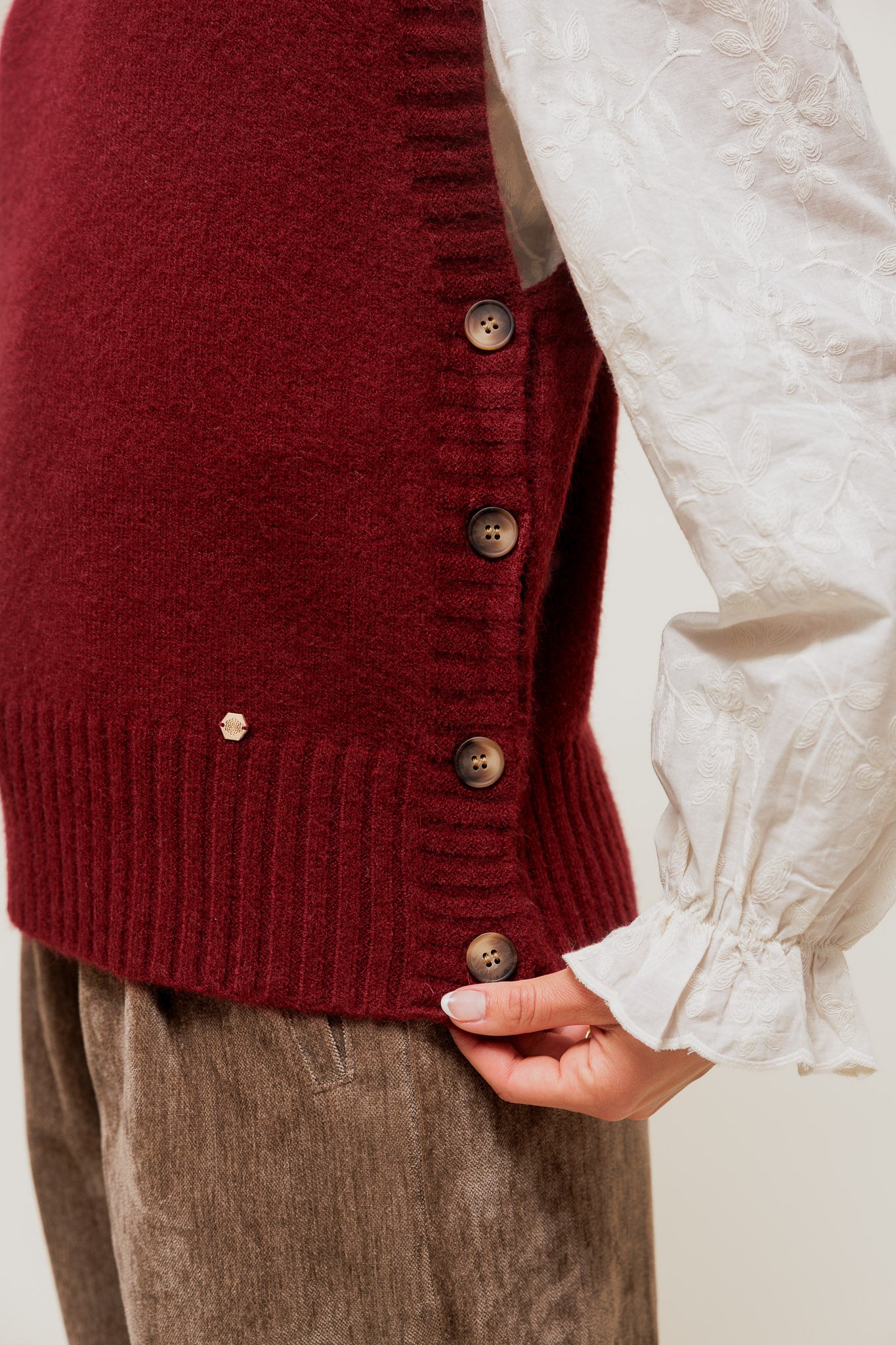 HELYNE - Pull Sans Manches à Boutons Latéraux Bordeaux