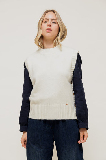 HELYNE - Pull Sans Manches à Boutons Latéraux Écru