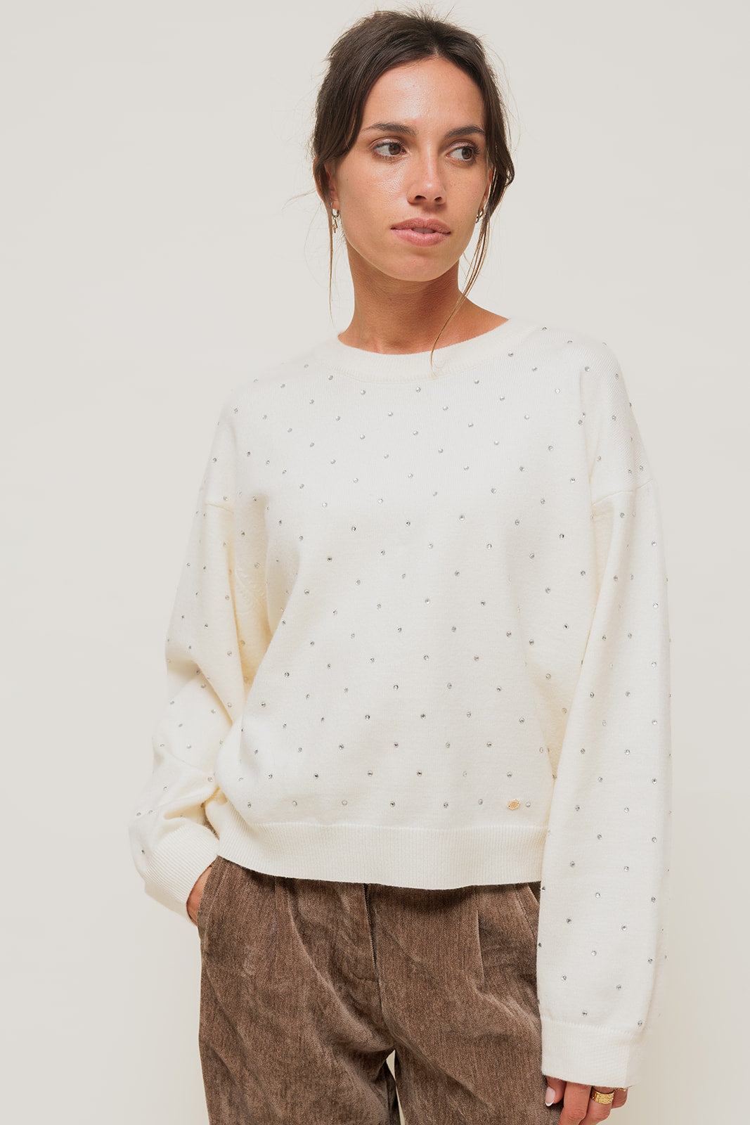 MAELYNE - Pull Col Rond Large avec Strass Écru