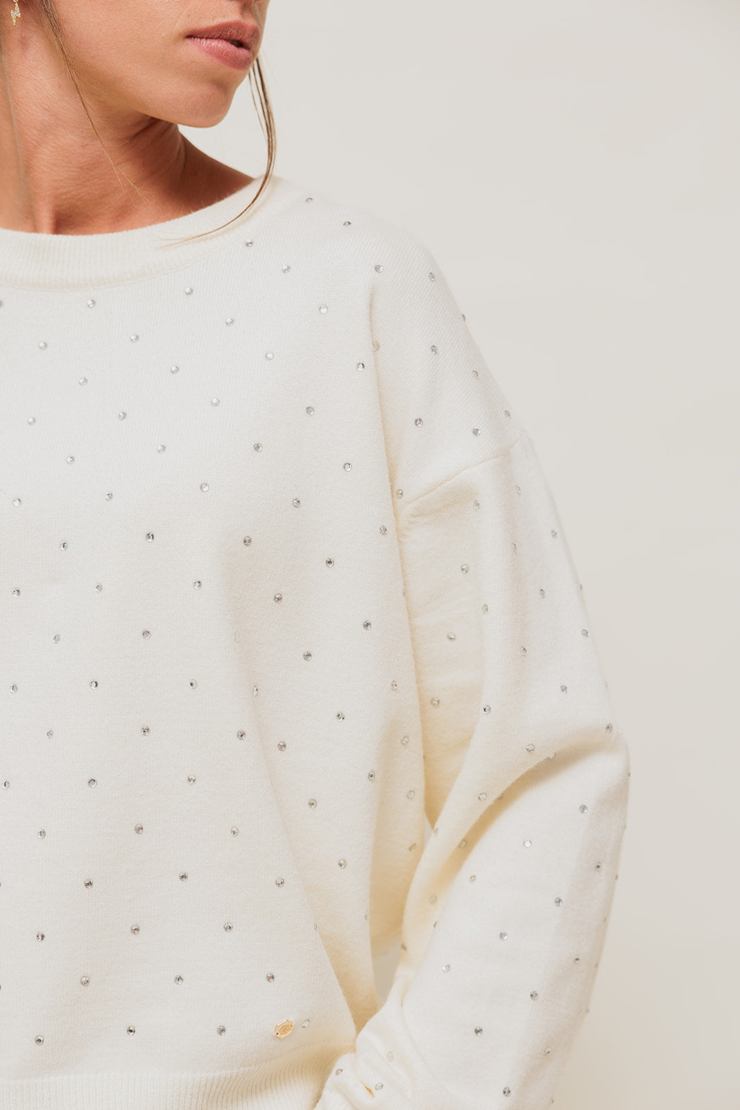 MAELYNE - Pull Col Rond Large avec Strass Écru