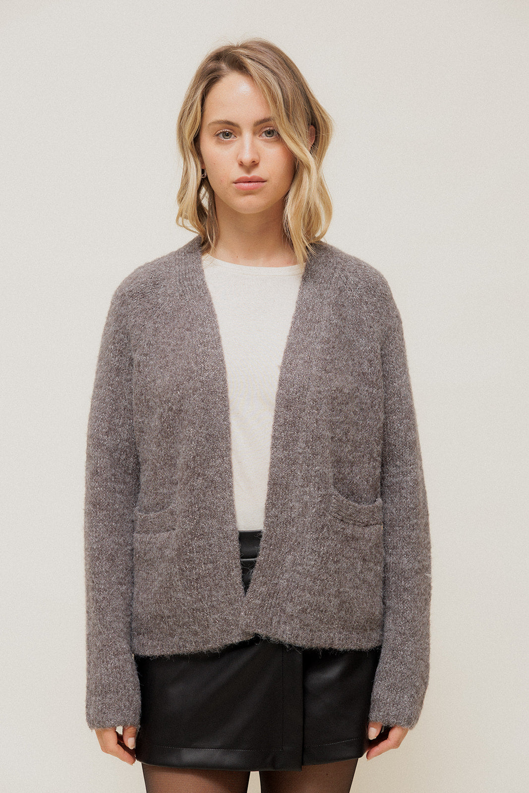 TARYNA - Gilet Ouvert Scintillant à Poches Gris